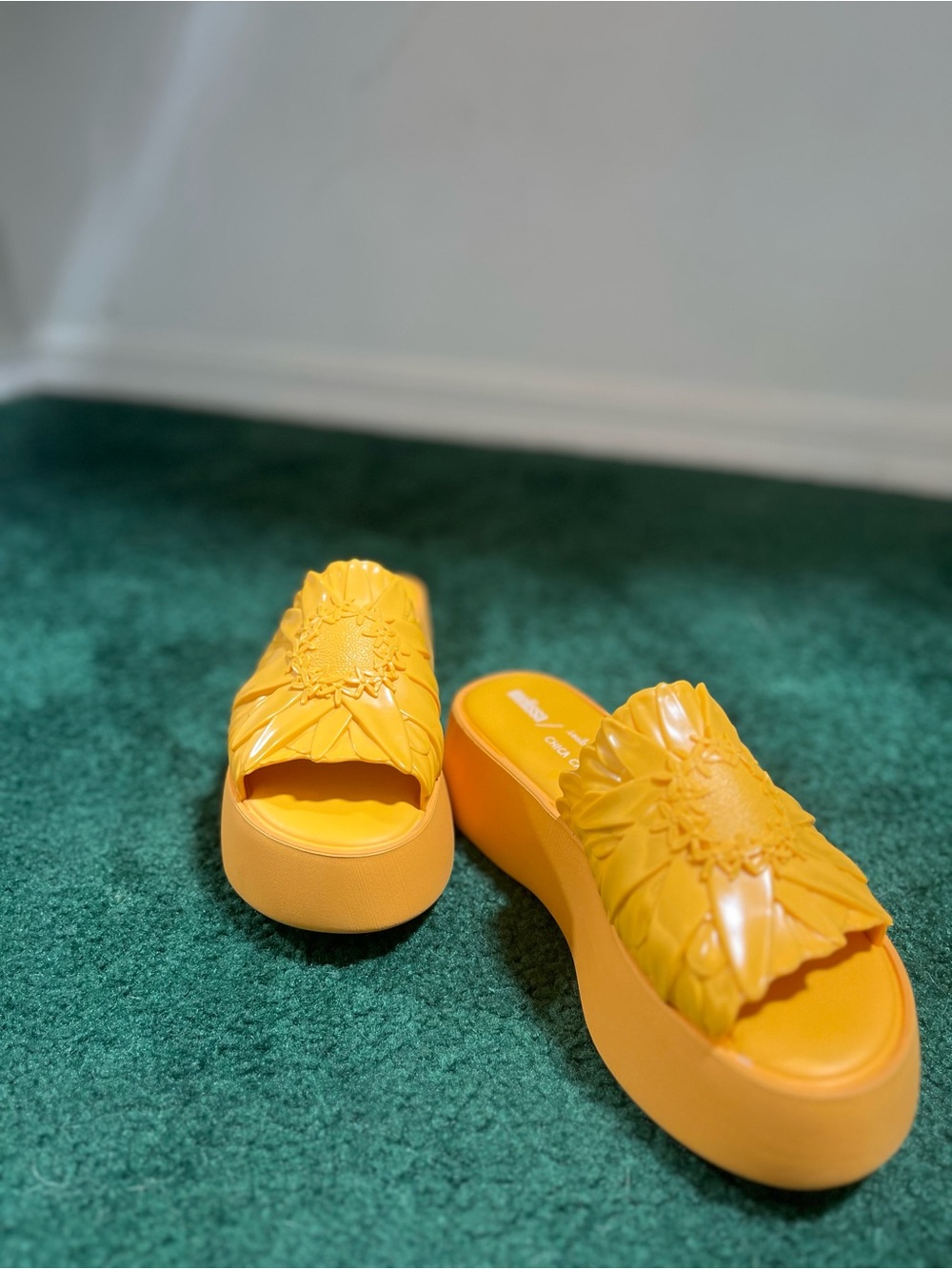Melissa x Isabela Capeto Yellow Wedge Sandals Womens US 7 - Picture 8 of 10